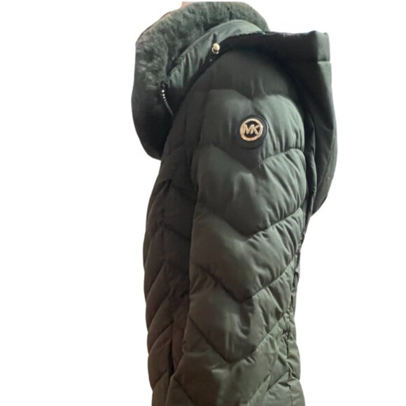 Micheal Kors Women Army Green Winter Jacket
No Wear/Tear. - Picture 3 of 3